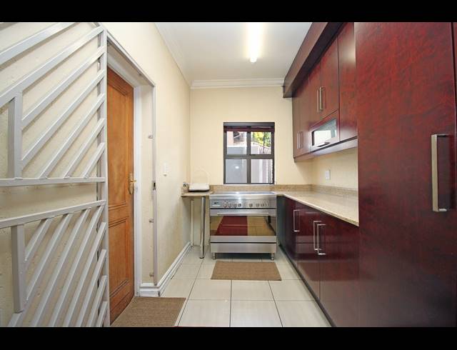 4 BEDROOM HOUSE FOR SALE IN HOUGHTON ESTATE